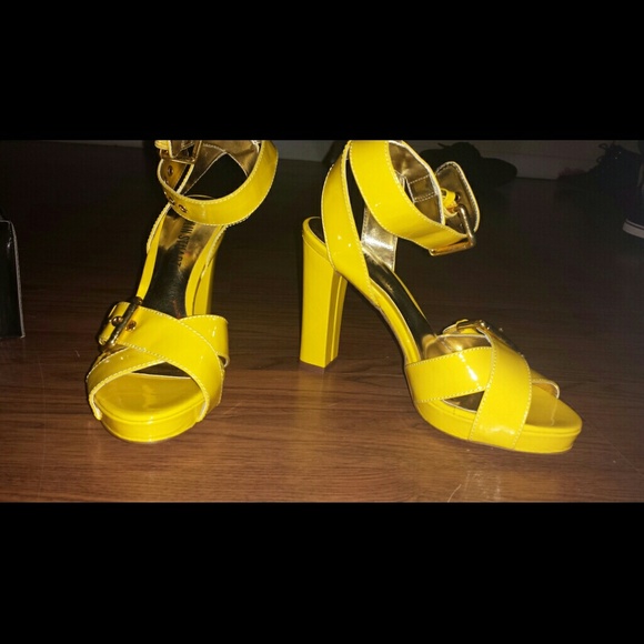 NEVER WORN Chunky yellow heels
