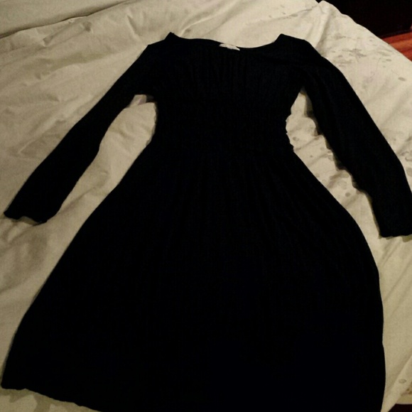 Simple black dress - Picture 2 of 3