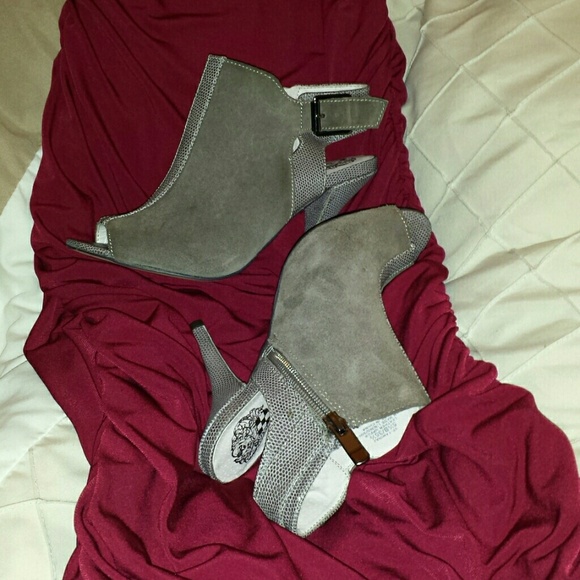 NWOT Vince Camuto Heels - Picture 3 of 3