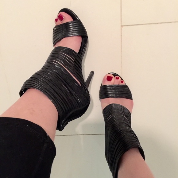 ALDO strappy gladiator heels. Never worn - Picture 4 of 4