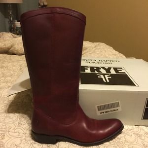 Frye Burnt Red boots size 7 fits like a 7.5