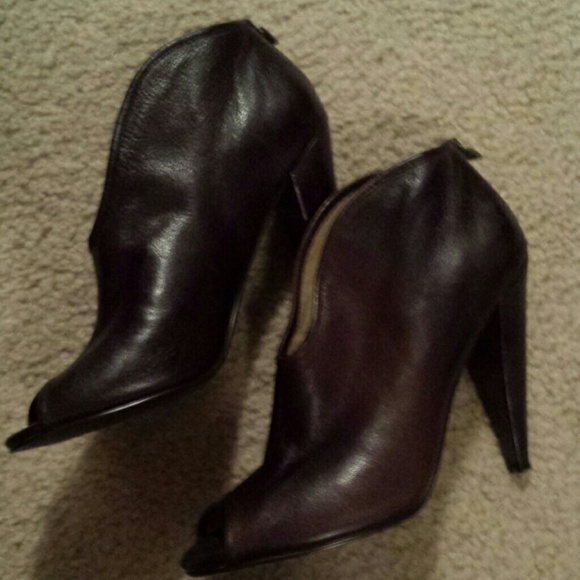 Peep toe bootie