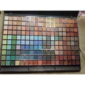 100+ eyeshadow colors !! 4 have been used twice