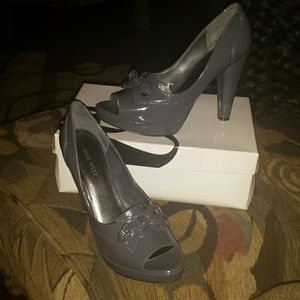 Grey patent platform open toe pump