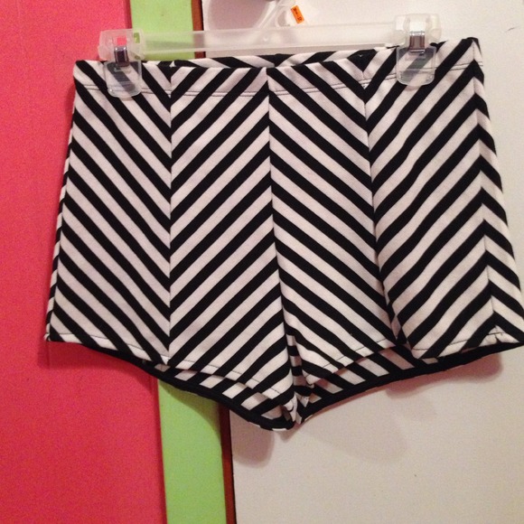High waisted  black and white shorts