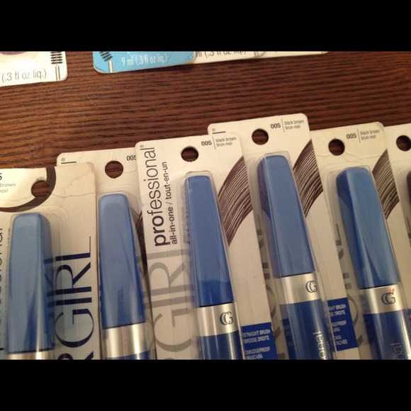 Mascara - Picture 3 of 4