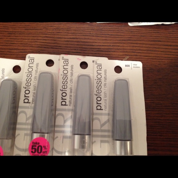 Mascara - Picture 4 of 4