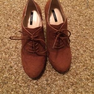 Light brown Oxford heels