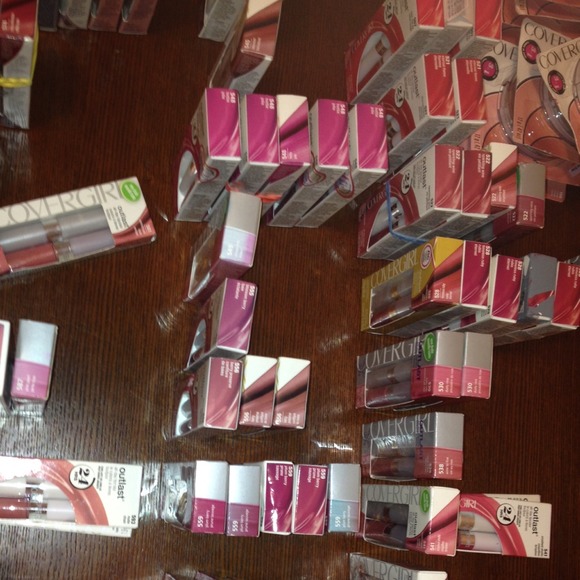 Lip color - Picture 3 of 4