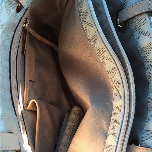 Michael kors creme color purse/credit card holder - Picture 3 of 4