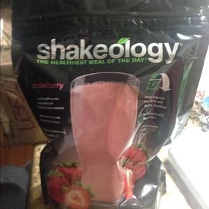 Shakeology strawberry 2 lbs NEW!