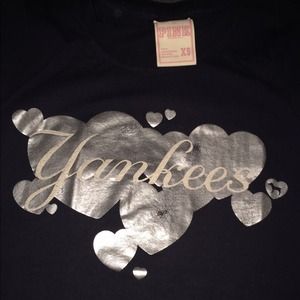 ✨VS Pink tee✨