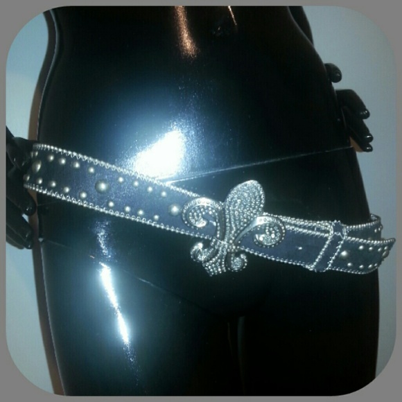 ☆SALE☆ BLACK LEATHER STUDDED Fleur De Lis BELT