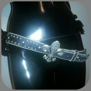 ☆SALE☆ BLACK LEATHER STUDDED Fleur De Lis BELT