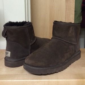 ***SOLD ELSEWHERE*** UGG Classic Mini