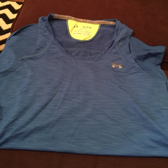 Under Armor Blue Semi-Fitted Tank (Womens)
