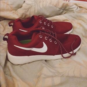 Maroon Nike Roshes