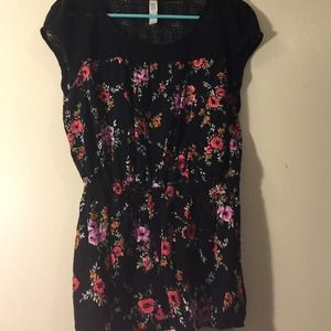 Super cute floral top! Pac-sun