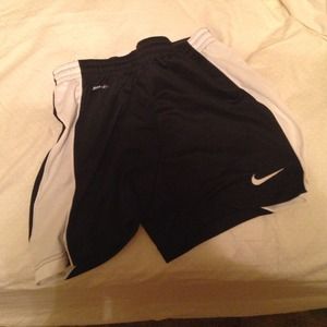 Girls Nike drift shorts
