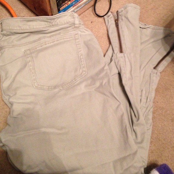 🐾DALE🐾 old navy khakis
