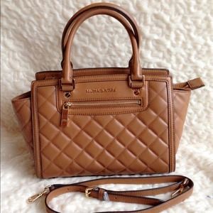SOLD‼️Michael Kors medium Selma quilt tote
