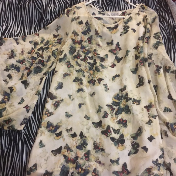 Long flowy tunic butterfly print! - Picture 2 of 4