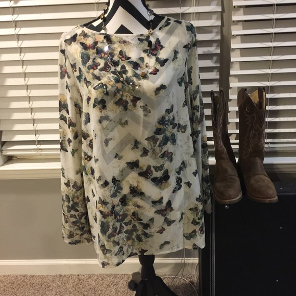 Long flowy tunic butterfly print! - Picture 3 of 4