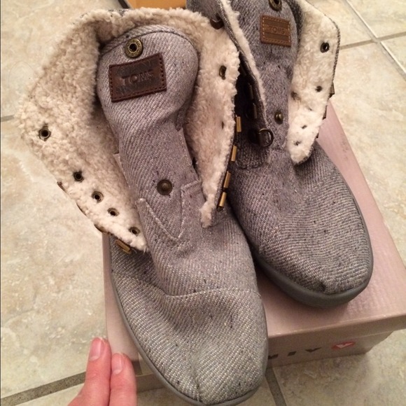 Grey toms with fur