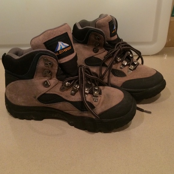 🍎Unisex hiking boots- 8.5 Women's or 6.5 Mens 🍎