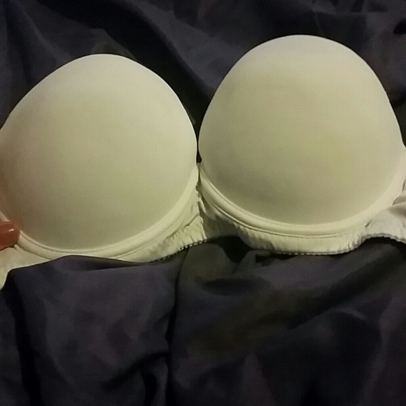 Strapless seashell bra