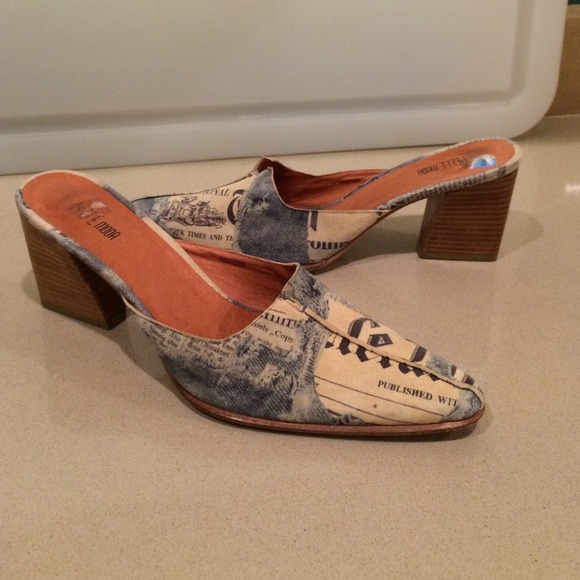 🍎Size 8 Pelle Moda slip on heels 🍎