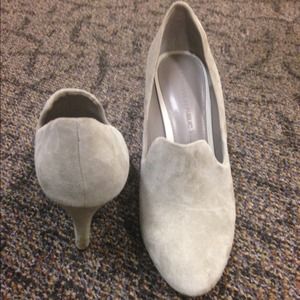 Banana republic grey sued size 8
