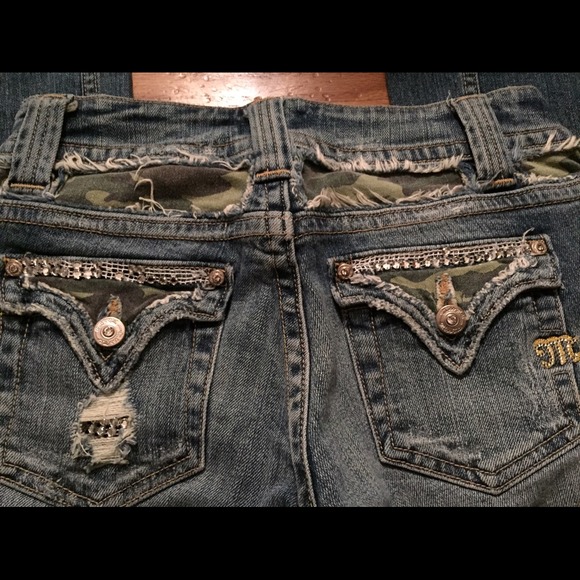 Super cute camo insert Miss Me jeans size 26 - Picture 3 of 3