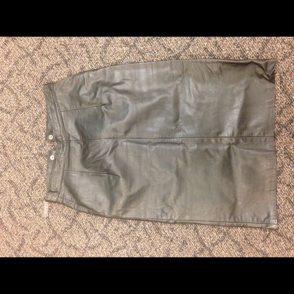 leather pencil skirt
