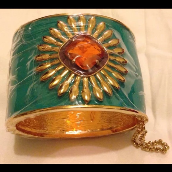 Milly Bracelet - Picture 1 of 4