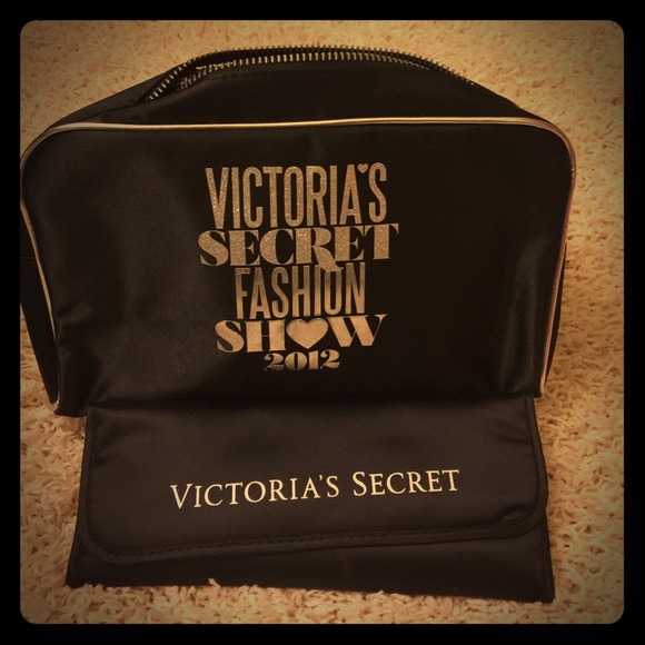 New Victoria's Secret make up bag w/ brushes