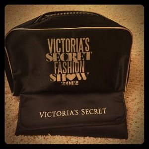 New Victoria's Secret make up bag w/ brushes
