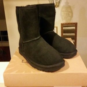 New UGG Classic Short (Authentic)