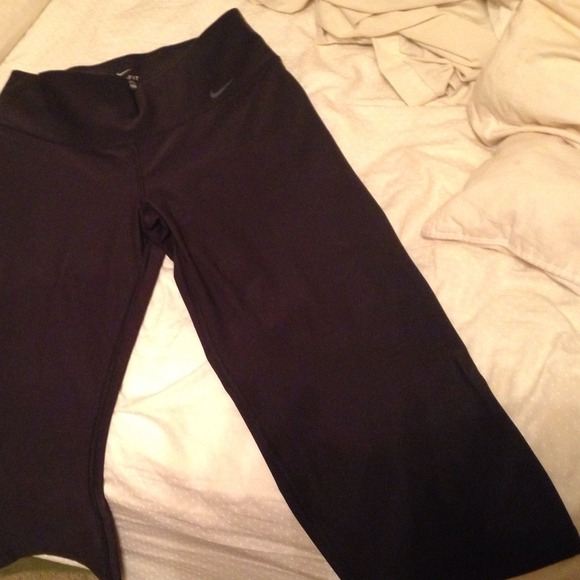 Nike legend Capri flair fit.