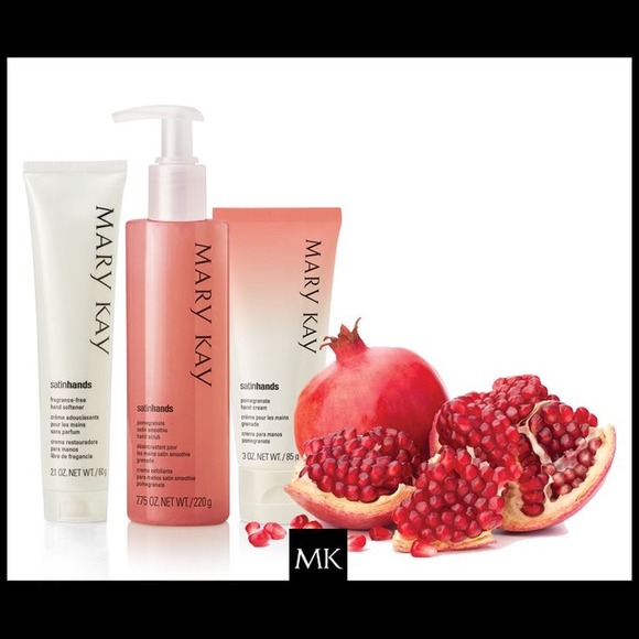 Mary Kay Pampering Hands Set in Pomegranate