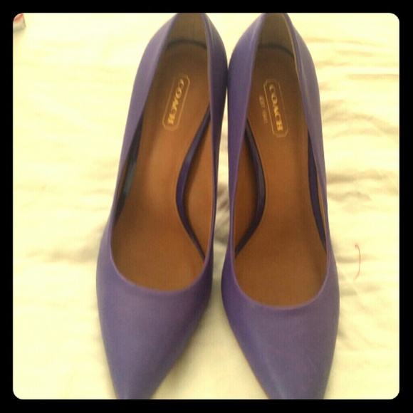 Coach Pumps