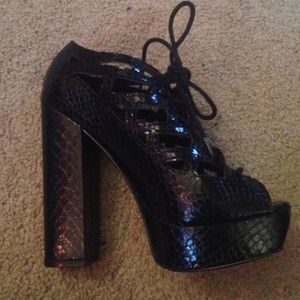 Mia Gilly Platform Pump