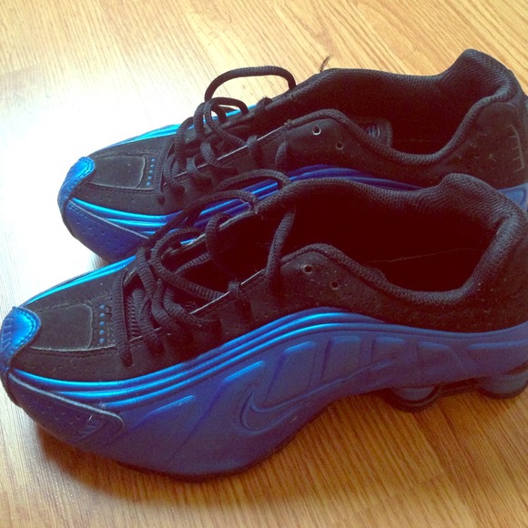 Nike Shox(Looks Brand New)