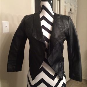 Accessorize with hot coats 🔥