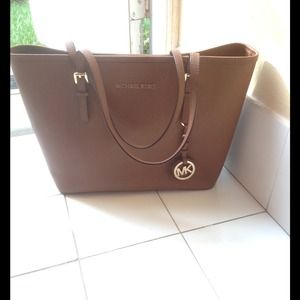 Michael Kors small tan Jet Set Tote FLASH SALE!!!