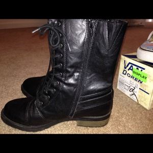 Combat boots