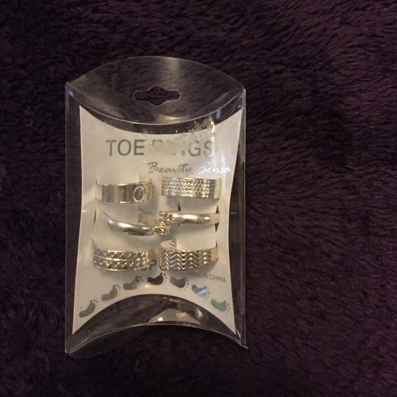 Toe rings
