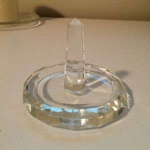 Crystal ring holder