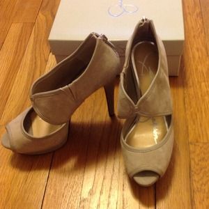 Gray Suede Jessica Simpson Pumps (Size 6.5)