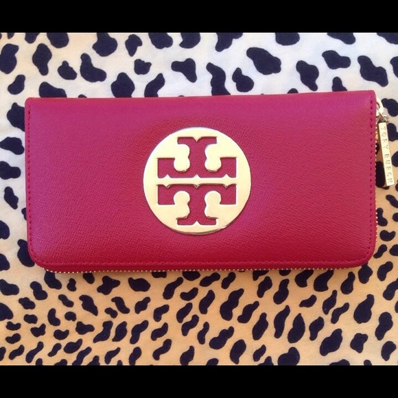 Tory Burch Clutches & Wallets - New authentic Tory Burch Zip Continental Wallet